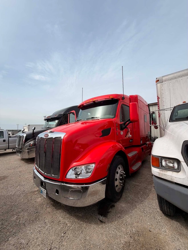 Semi truck commercial fleet detail